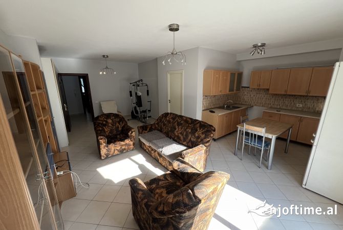 Shtepi ne shitje Apartament ne Tirane, 2+1, Mobilimi Pjeserisht e mobiluar, Pagesa 125,000  Euro.