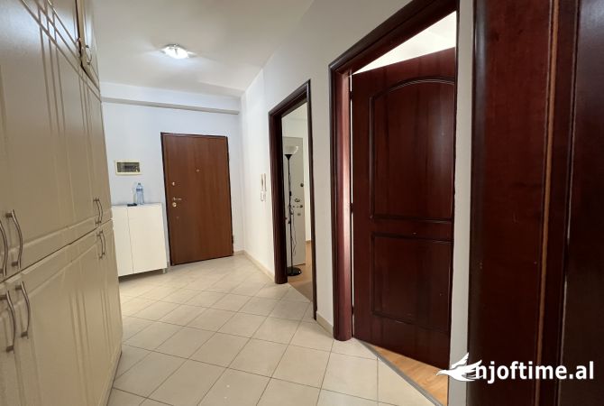 Shtepi ne shitje Apartament ne Tirane, 2+1, Mobilimi Pjeserisht e mobiluar, Pagesa 125,000  Euro.