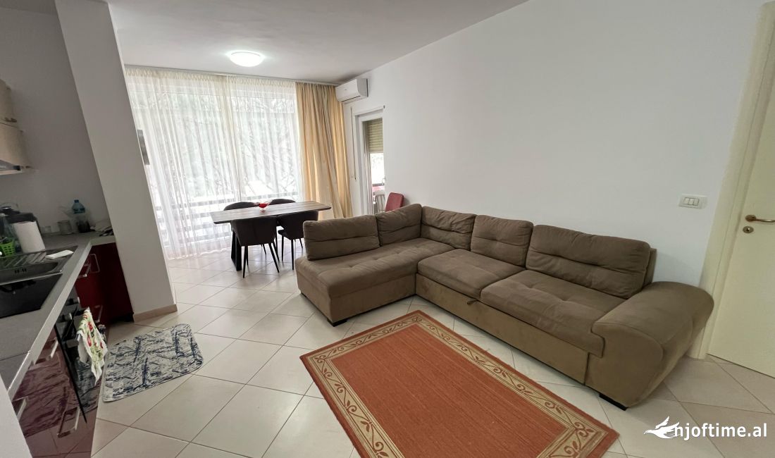 Shtepi ne shitje Apartament ne Durres, 2+1, Mobilimi E mobiluar, Pagesa 200,000  Euro.