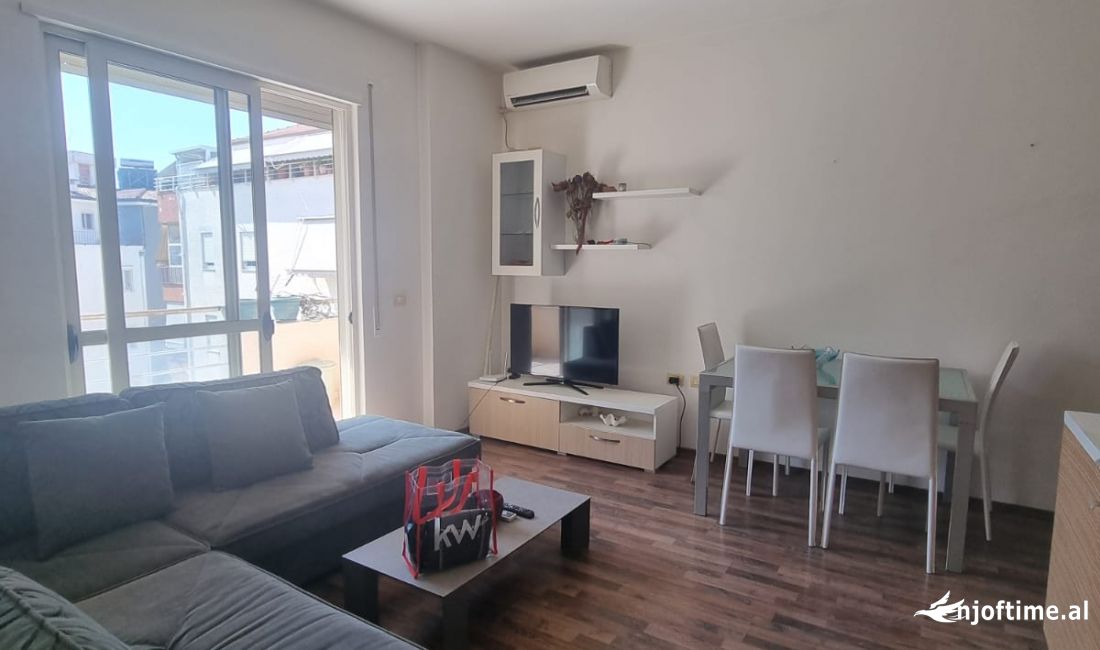 Shtepi ne shitje Apartament ne Tirane, 1+1, Mobilimi E mobiluar, Pagesa 84,000  Euro.