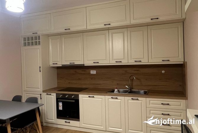 Shtepi me qera Apartament ne Tirane, 1+1, Mobilimi E mobiluar, Pagesa 550  Euro.