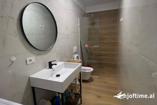 Shtepi me qera Apartament ne Tirane, 1+1, Mobilimi E mobiluar, Pagesa 550  Euro.