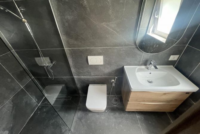 ZYRE ME QERA 55 M2 SHESHI WILSON