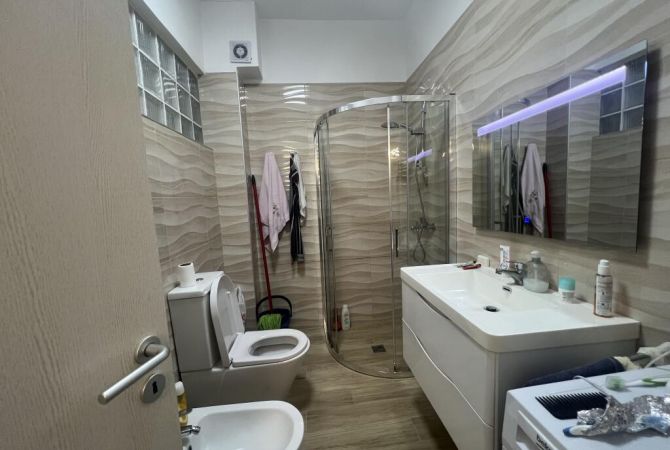 Shtepi ne shitje Apartament ne Durres, 2+1, Mobilimi E mobiluar, Pagesa 225,000  Euro.