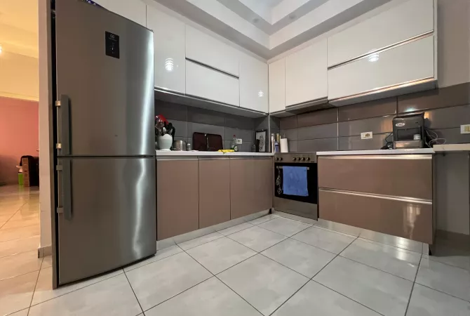 Shtepi me qera Apartament ne Tirane, 2+1, Mobilimi E mobiluar, Pagesa 400  Euro.