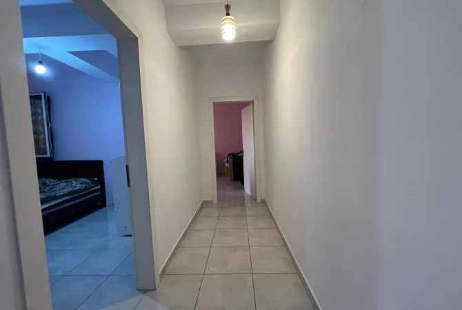 Shtepi me qera Apartament ne Tirane, 2+1, Mobilimi E mobiluar, Pagesa 400  Euro.