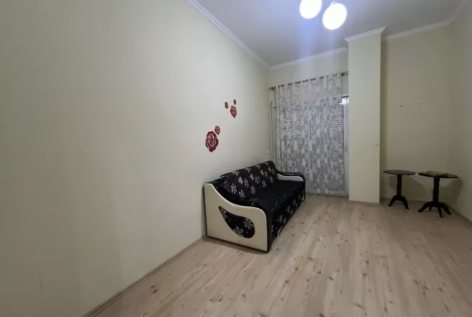 Shtepi me qera Apartament ne Tirane, 2+1, Mobilimi E mobiluar, Pagesa 400  Euro.