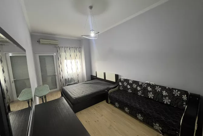 Shtepi me qera Apartament ne Tirane, 2+1, Mobilimi E mobiluar, Pagesa 400  Euro.