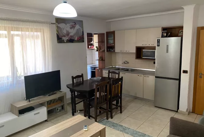 Shtepi ne shitje Apartament ne Tirane, 1+1, Mobilimi E mobiluar, Pagesa 82,000  Euro.