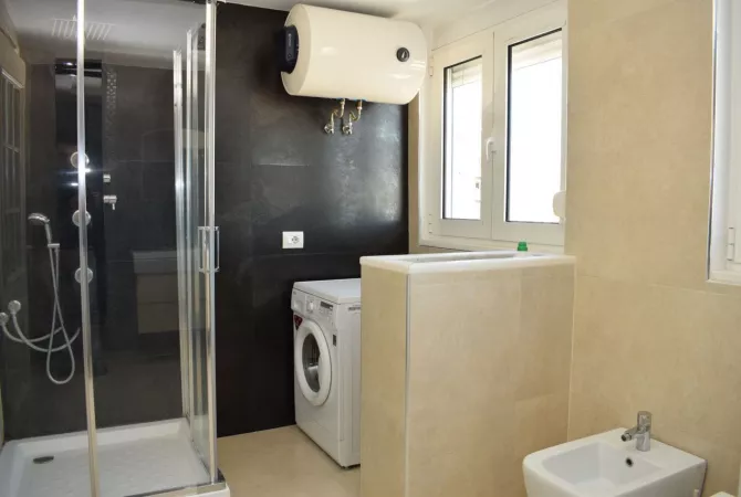 Shtepi ne shitje Apartament ne Durres, 2+1, Mobilimi E mobiluar, Pagesa 215,000  Euro.