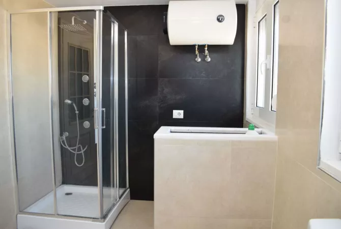 Shtepi ne shitje Apartament ne Durres, 2+1, Mobilimi E mobiluar, Pagesa 215,000  Euro.