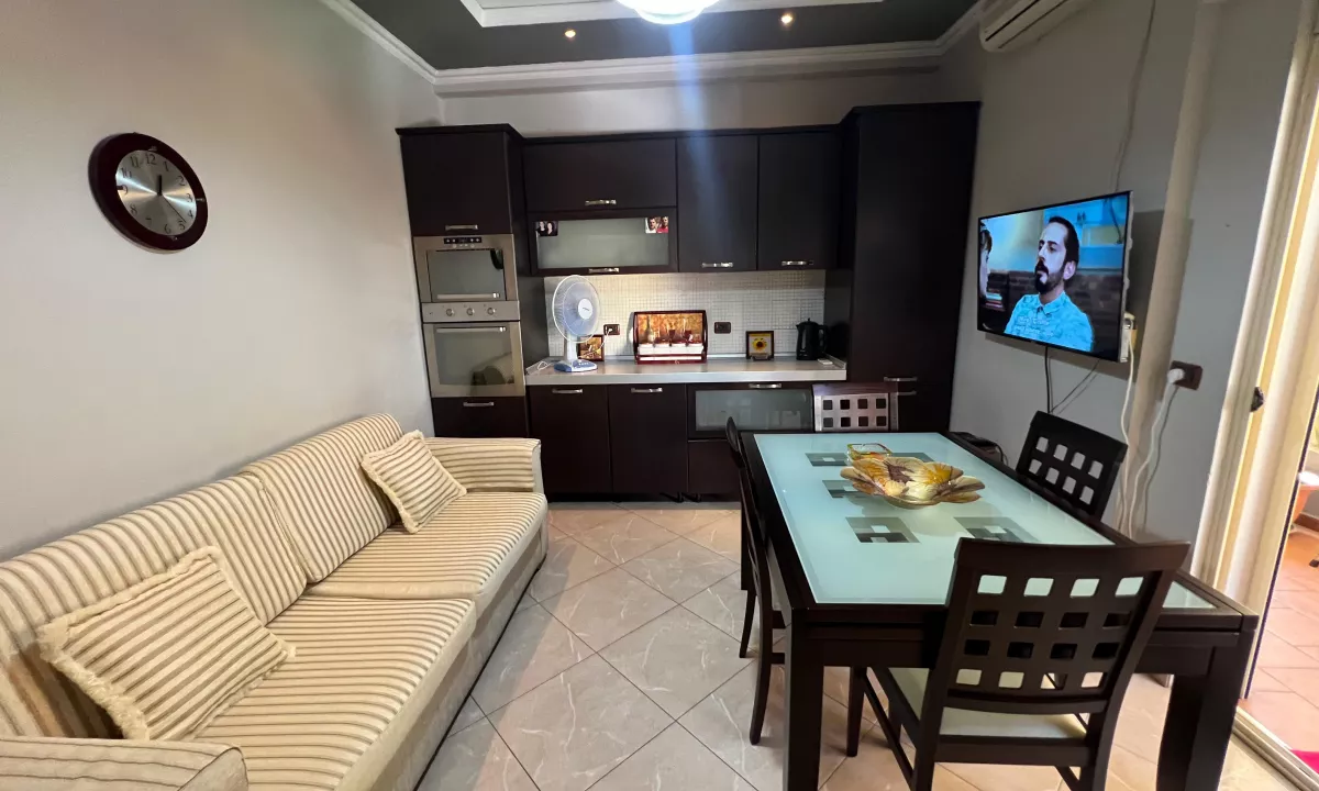 Shtepi me qera Apartament ne Tirane, 1+1, Mobilimi E mobiluar, Pagesa 550  Euro.