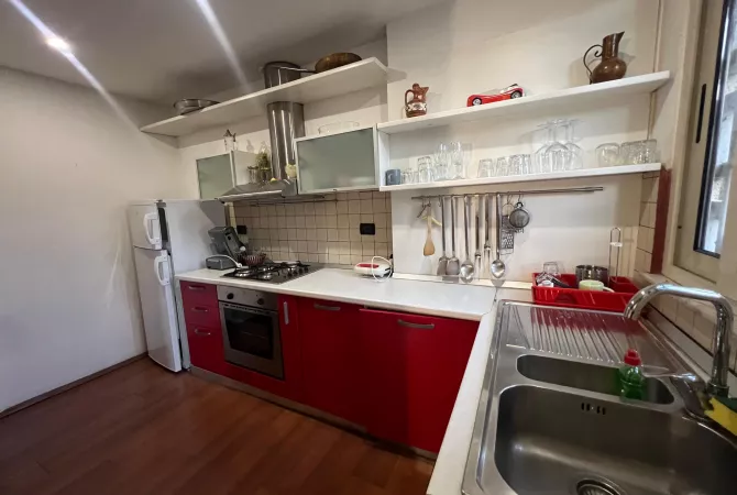 Shtepi me qera Apartament ne Tirane, 1+1, Mobilimi E mobiluar, Pagesa 700  Euro.