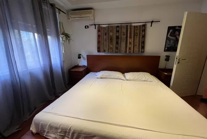 Shtepi me qera Apartament ne Tirane, 1+1, Mobilimi E mobiluar, Pagesa 700  Euro.