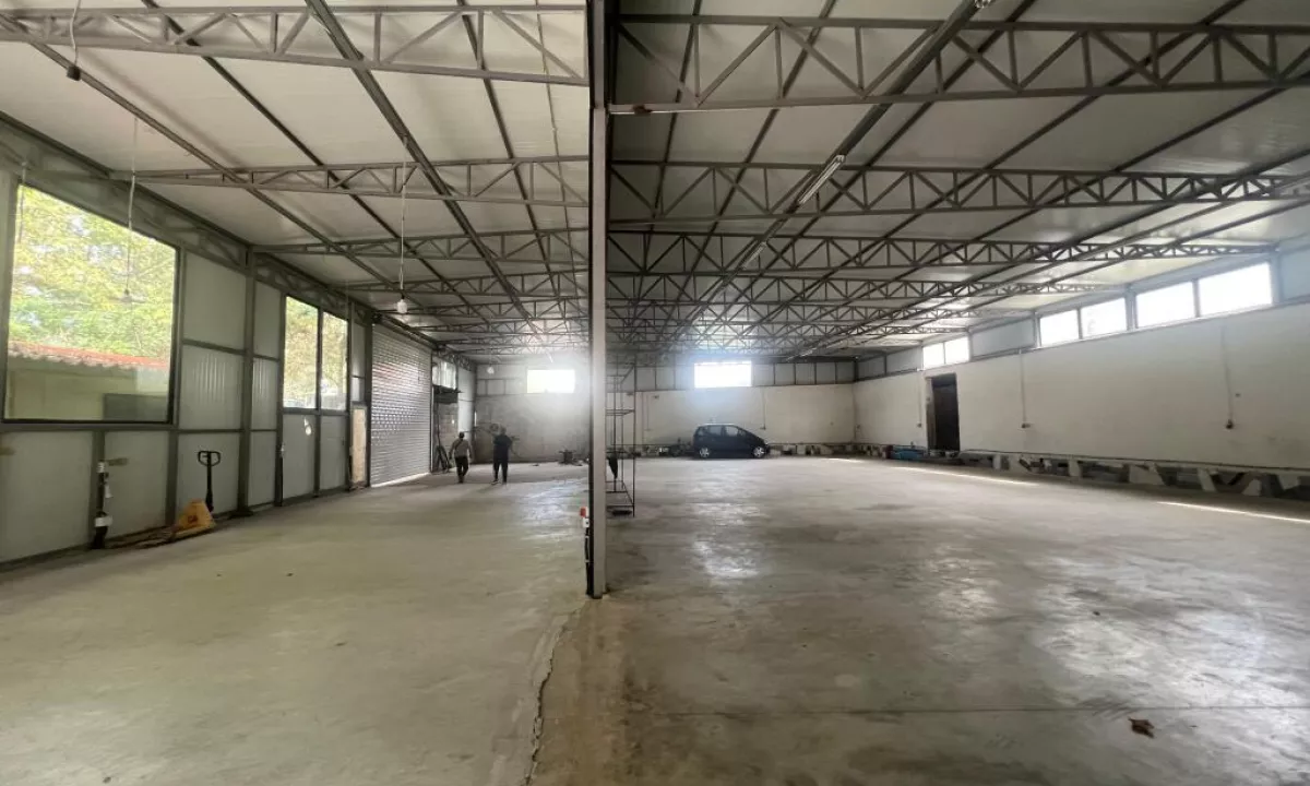 QERA KAPANON 650 m2 ME AKSES NE RRUGEN MYSLYM KETA DHE UNAZEN E VERIUT