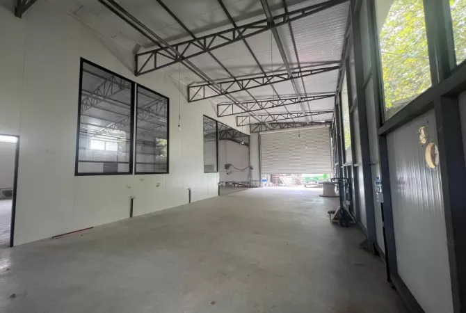 Ambient biznesi me qera 4+1 ne Tirane - 3,250 Euro