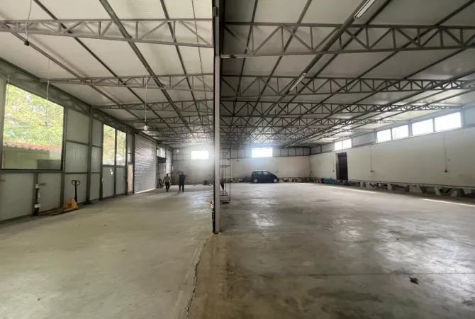 Ambient biznesi me qera 4+1 ne Tirane - 3,250 Euro