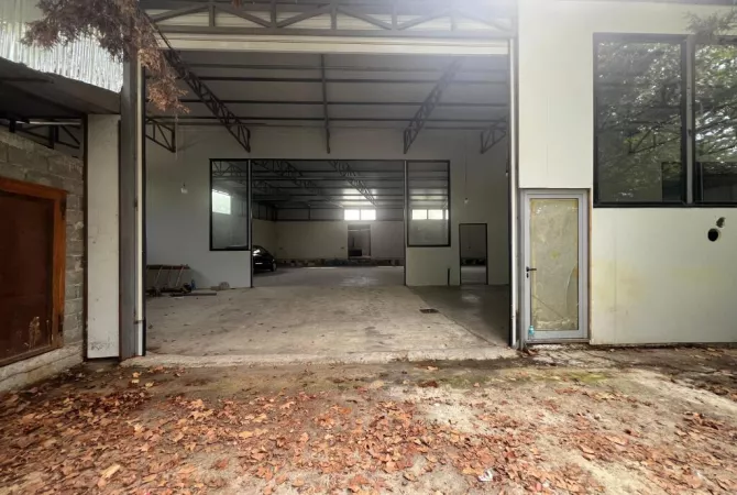 QERA KAPANON 650 m2 ME AKSES NE RRUGEN MYSLYM KETA DHE UNAZEN E VERIUT