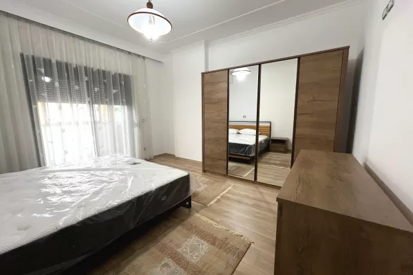 Shtepi me qera Apartament ne Tirane, 2+1, Mobilimi E mobiluar, Pagesa 1,150  Euro.
