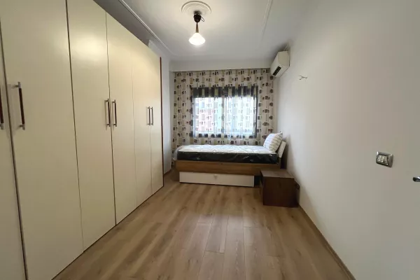 Shtepi me qera Apartament ne Tirane, 2+1, Mobilimi E mobiluar, Pagesa 1,150  Euro.