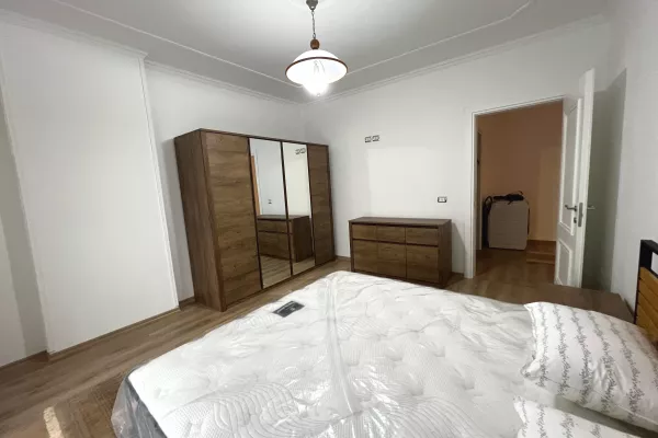 Shtepi me qera Apartament ne Tirane, 2+1, Mobilimi E mobiluar, Pagesa 1,150  Euro.