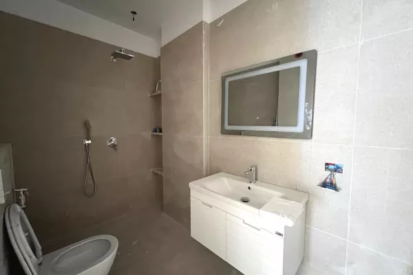 Shtepi ne shitje Apartament ne Tirane, 2+1, Mobilimi E mobiluar, Pagesa 180,000  Euro.
