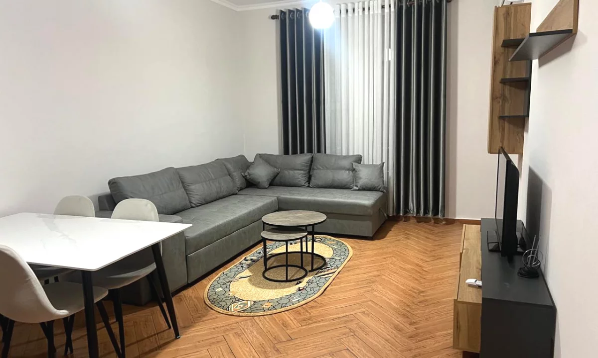 Shtepi me qera Apartament ne Tirane, 1+1, Mobilimi E mobiluar, Pagesa 450  Euro.