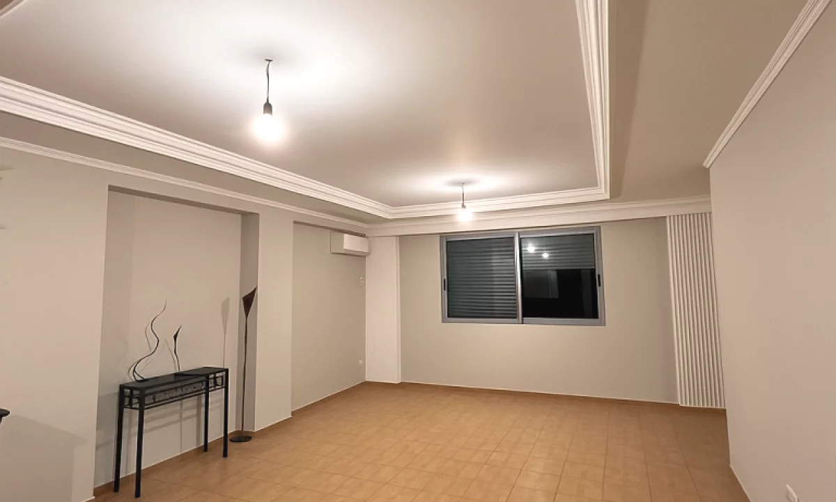 Shtepi ne shitje Apartament ne Tirane, 2+1, Mobilimi Pjeserisht e mobiluar, Pagesa 145,000  Euro.