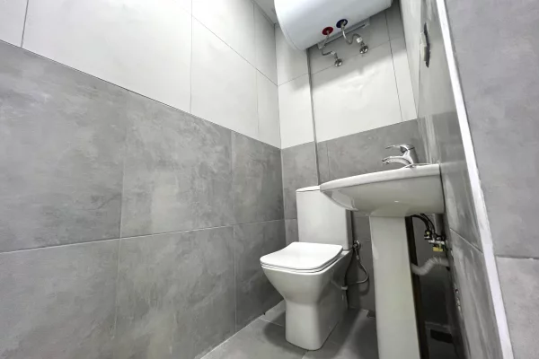 JEPET ME QERA DYQAN 170 M2 RRUGE KRYESORE - FRESK