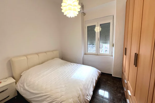 Shtepi me qera Apartament ne Tirane, 2+1, Mobilimi E mobiluar, Pagesa 650  Euro.
