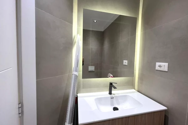 Shtepi ne shitje Apartament ne Tirane, 2+1, Mobilimi E mobiluar, Pagesa 310,000  Euro.