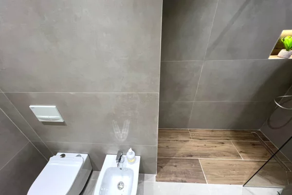 Shtepi ne shitje Apartament ne Tirane, 2+1, Mobilimi E mobiluar, Pagesa 310,000  Euro.