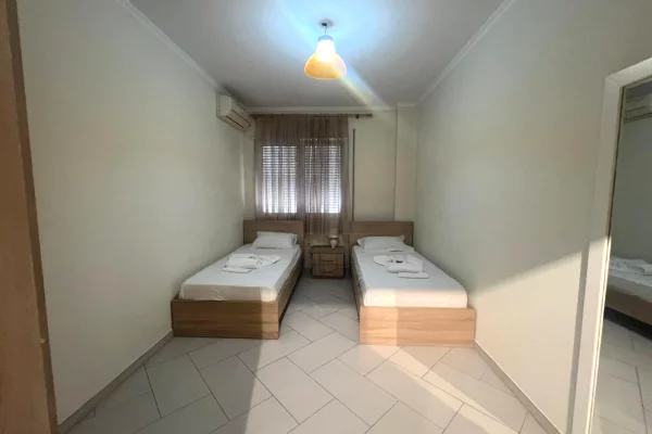 Shtepi me qera Apartament ne Tirane, 2+1, Mobilimi E mobiluar, Pagesa 70,000  Leke.