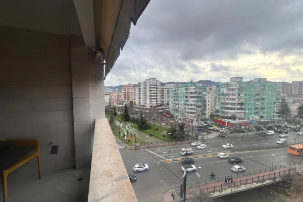 Shtepi me qera Apartament ne Tirane, 2+1, Mobilimi E mobiluar, Pagesa 70,000  Leke.