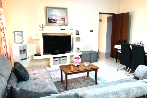 Shtepi me qera Apartament ne Tirane, 2+1, Mobilimi E mobiluar, Pagesa 650  Euro.