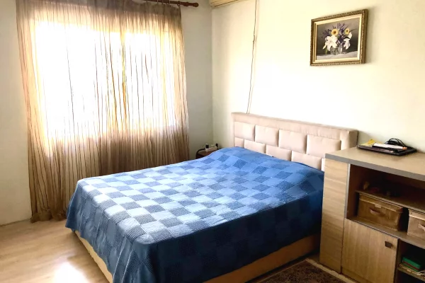 Shtepi me qera Apartament ne Tirane, 2+1, Mobilimi E mobiluar, Pagesa 650  Euro.