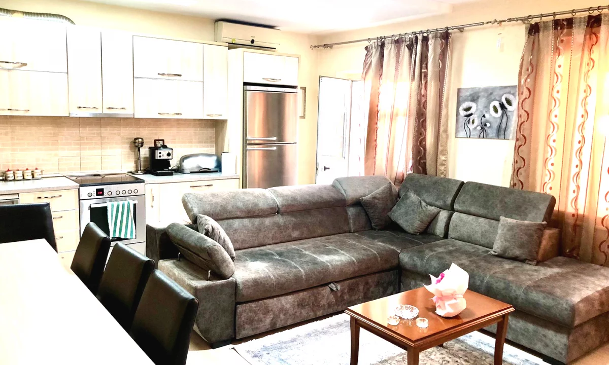 Shtepi me qera Apartament ne Tirane, 2+1, Mobilimi E mobiluar, Pagesa 650  Euro.