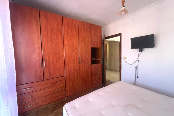 Shtepi me qera Apartament ne Tirane, 2+1, Mobilimi E mobiluar, Pagesa 350  Euro.