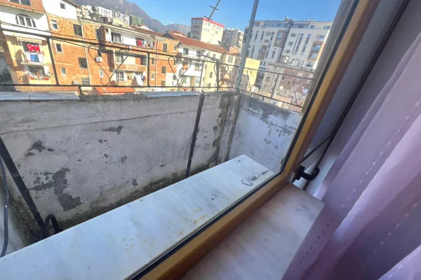 Shtepi me qera Apartament ne Tirane, 2+1, Mobilimi E mobiluar, Pagesa 350  Euro.