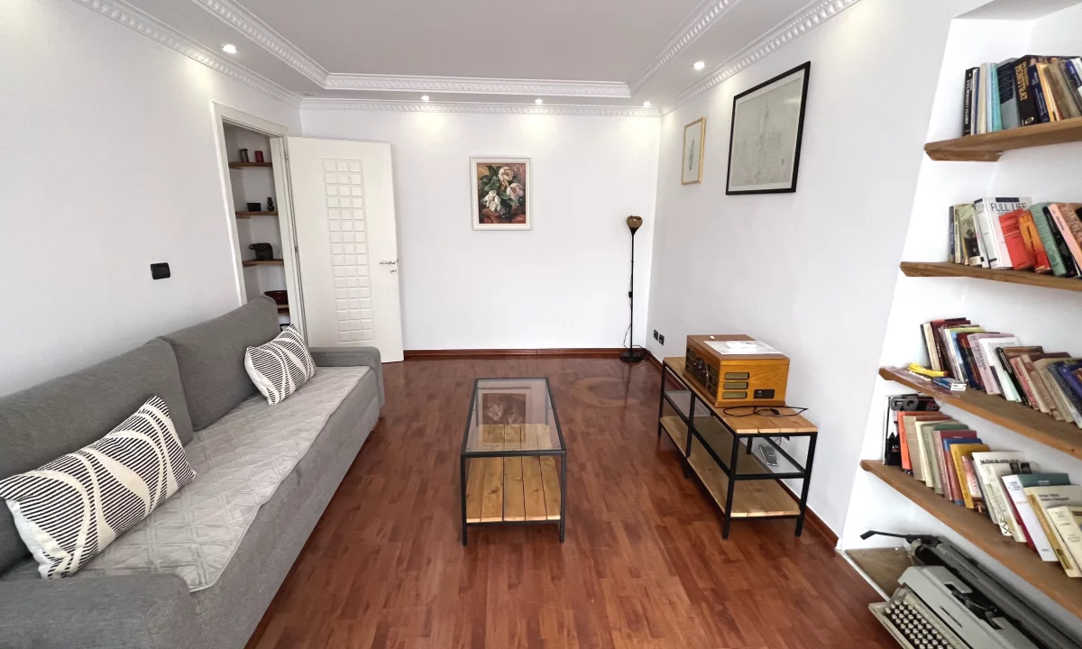 Shtepi me qera Apartament ne Tirane, 1+1, Mobilimi E mobiluar, Pagesa 700  Euro.