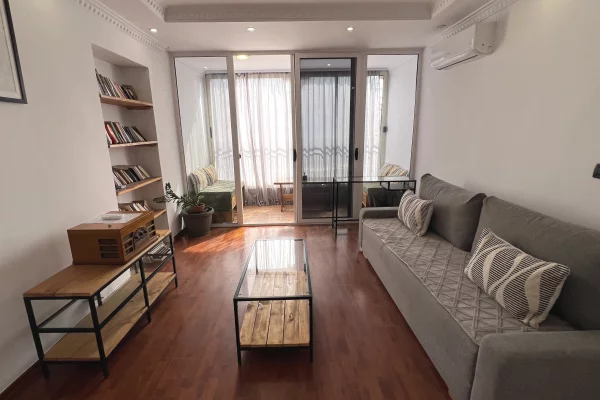 Shtepi me qera Apartament ne Tirane, 1+1, Mobilimi E mobiluar, Pagesa 700  Euro.