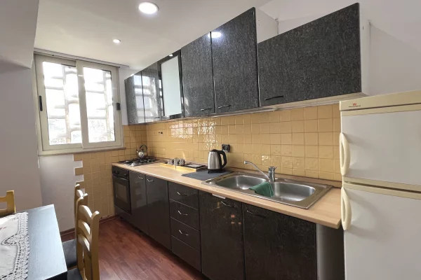 Shtepi me qera Apartament ne Tirane, 1+1, Mobilimi E mobiluar, Pagesa 700  Euro.