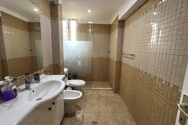 Shtepi me qera Apartament ne Tirane, 1+1, Mobilimi E mobiluar, Pagesa 700  Euro.