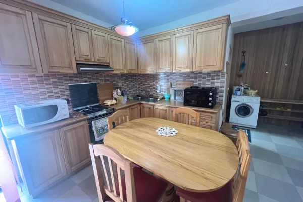 Shtepi ne shitje Apartament ne Durres, 1+1, Mobilimi E mobiluar, Pagesa 85,000  Euro.