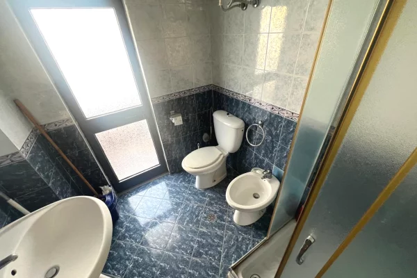 Shtepi ne shitje Apartament ne Durres, 1+1, Mobilimi E mobiluar, Pagesa 85,000  Euro.