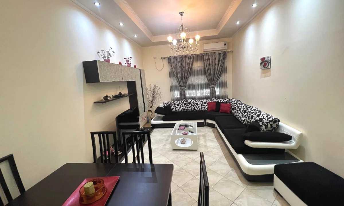 Shtepi ne shitje Apartament ne Tirane, 2+1, Mobilimi E mobiluar, Pagesa 140,000  Euro.