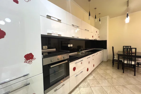 Shtepi ne shitje Apartament ne Tirane, 2+1, Mobilimi E mobiluar, Pagesa 140,000  Euro.