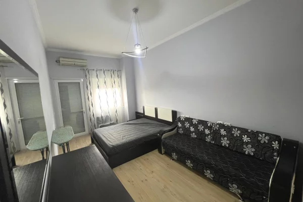 Shtepi ne shitje Apartament ne Tirane, 2+1, Mobilimi E mobiluar, Pagesa 140,000  Euro.
