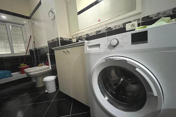 Shtepi ne shitje Apartament ne Tirane, 2+1, Mobilimi E mobiluar, Pagesa 140,000  Euro.