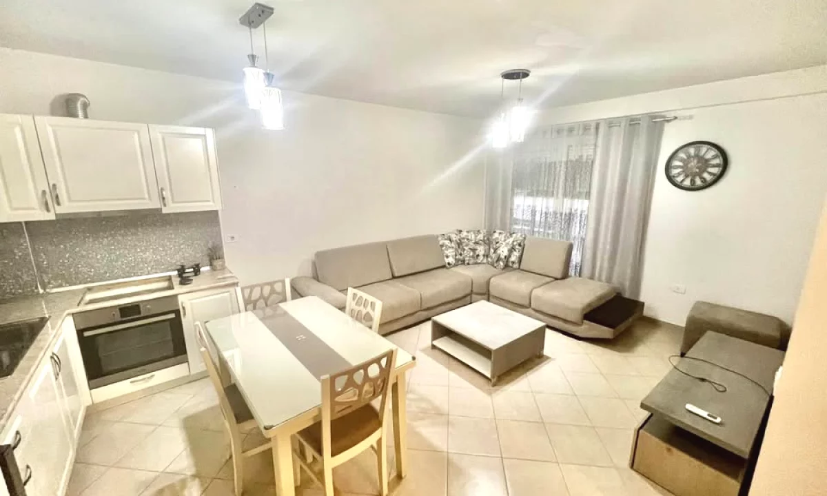 Shtepi me qera Apartament ne Tirane, 2+1, Mobilimi E mobiluar, Pagesa 570  Euro.